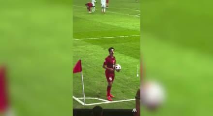 Arda G&uuml;ler su istedi, trib&uuml;nler hemen cevap verdi
