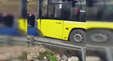 Başakşehir'de İETT otob&uuml;s&uuml; ile otomobil &ccedil;arpıştı: 3 yaralı