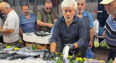 Bolu&rsquo;da balık tezgahlarında palamut bereketi y&uuml;z g&uuml;ld&uuml;r&uuml;yor