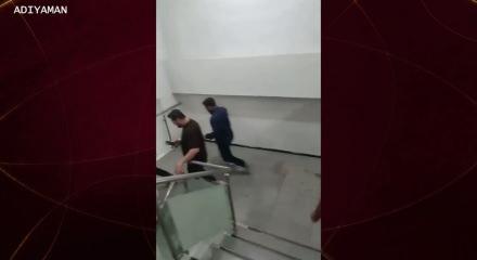 Deprem anı ve sonrası kamerada: Sarsıntı başlar başlamaz dışarı fırladılar!