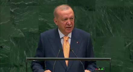 Erdoğan su&ccedil;larını bir bir y&uuml;zlerine vurdu: Dayamayıp salonu terk ettiler