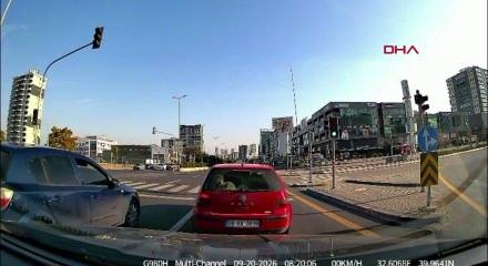 Ankara'da feci kaza: Yolun karşısına ge&ccedil;mek isteyen kadına motosiklet &ccedil;arptı!