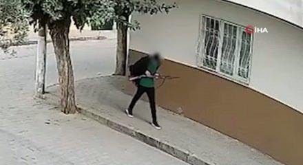 Manisa&rsquo;da okul &ouml;n&uuml;nde dehşet sa&ccedil;an saldırgan b&ouml;yle g&ouml;r&uuml;nt&uuml;lendi!