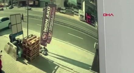 Mersin'de feci kaza kamerada: Tankerin &ccedil;arptığı talihsiz kadın &ouml;ld&uuml;