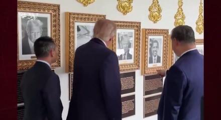 Trump Biden ile dalga ge&ccedil;ti &Ccedil;in lideri kahkaha attı