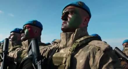 T&uuml;rkiye'nin S&ouml;ke hamlesi komşuda panik yarattı: Sınırın dibine konuşlandılar!