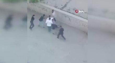 Elazığ'da acımasız darp kamerada: Araya aldıkları şahsı topluca tekmelediler