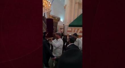 Fanatik Yahudiler'den k&uuml;stah hareket: Camiye dalıp dans ettiler