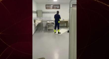 G&ouml;n&uuml;lleri fethetti! Fenerbah&ccedil;e'nin yıldızı ma&ccedil;tan sonra stadyumda namaz kıldı