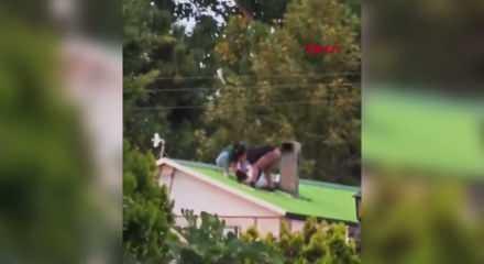 Sakarya'da akıma kapılan gen&ccedil; &ccedil;atıdan sarkıtılarak indirildi, hastanede hayatını kaybetti