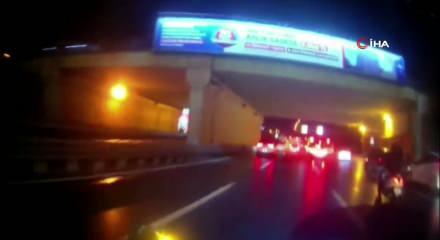 Avcılar E-5&rsquo;te motosiklet kazası kask kamerasında