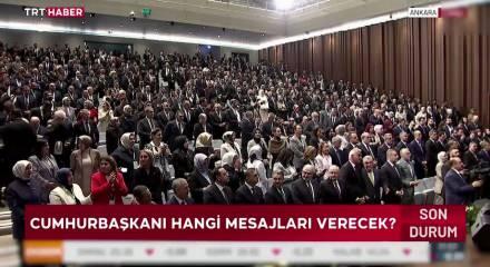 Cumhurbaşkanı Erdoğan AK Parti'ye katılan belediye başkanlarına rozet taktı