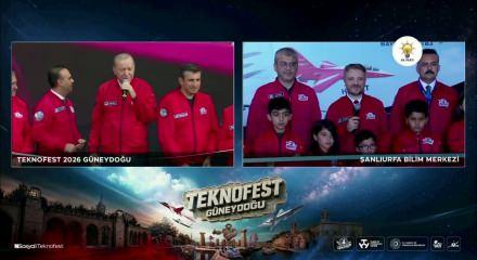 Teknofest G&uuml;neydoğu'da renkli anlar: Erdoğan Şanlıurfa t&uuml;rk&uuml;s&uuml; istedi, t&uuml;rk&uuml;n&uuml;n s&ouml;zleri dikkat &ccedil;ekti