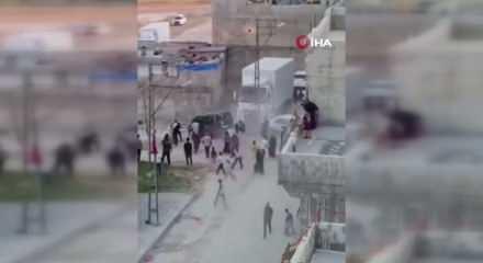 Gaziantep'te dehşete d&uuml;ş&uuml;ren g&ouml;r&uuml;nt&uuml;ler: Kavgada aracını kalabalığın &uuml;zerine s&uuml;rd&uuml;!