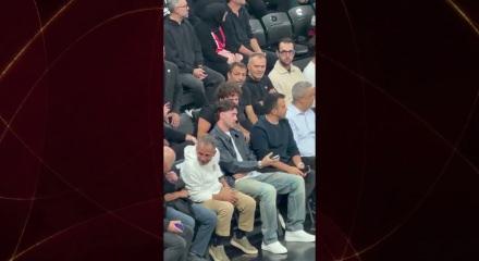 Beşiktaş'ın yıldızı basket ma&ccedil;ında trib&uuml;nde! Takımı yalnız bırakmadı