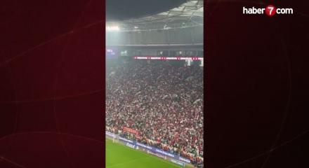 Milli ma&ccedil;ta istifa tezah&uuml;ratları! TFF Başkanı Hacıosmanoğlu stadyumdan ayrıldı