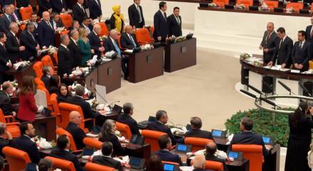 TBMM&rsquo;de dikkat &ccedil;eken an: Erdoğan salona girdiğinde CHP ve Yeni Partililer ayağa kalkmadı