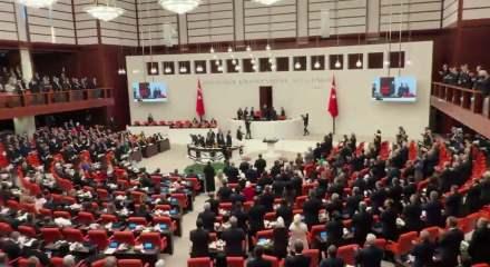 TBMM&rsquo;de dikkat &ccedil;eken an: Erdoğan salona girdiğinde CHP ve Yeni Partililer ayağa kalkmadı