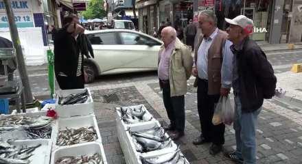 900 gramlık palamut 50 lira: Vatandaş sıraya girdi
