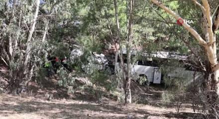 Aydın'da otob&uuml;s şarampole u&ccedil;tu: 2 &ouml;l&uuml; 9 yaralı