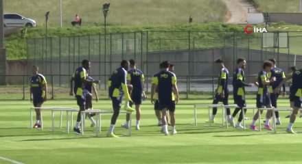 Fenerbah&ccedil;e'de Rize deplasmanı &ouml;ncesi flaş karar: O yıldız kul&uuml;beye &ccedil;ekiliyor!