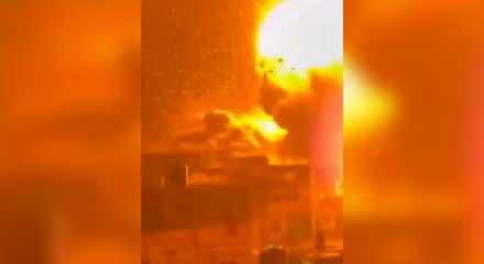 İsrail ordusu Gazze'nin Sabra Mahallesi'nde bir eve bomba yağdırdı!