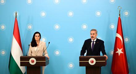 Macaristan Dışişleri Bakanı Orban'dan Hakan Fidan'a T&uuml;rk&ccedil;e s&uuml;rprizi