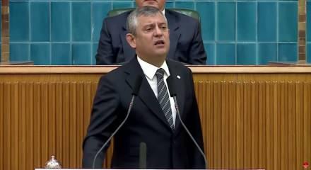 &Ouml;zg&uuml;r &Ouml;zel'in isim vermeden Tugay'ı hedef aldı: Hain oğlu hain