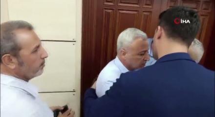 Y&uuml;reğir Belediye Meclisi'nde "satılık" tartışması: CHP'li iki meclis &uuml;yesi birbirine girdi