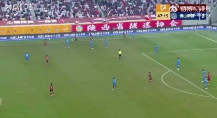 &Ccedil;in liginde inanılmaz anlar: Aynı anda iki top ağlarla buluştu