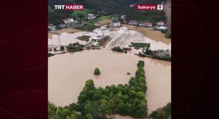 Sakarya'da selin yol a&ccedil;tığı hasar havadan g&ouml;r&uuml;nt&uuml;lendi