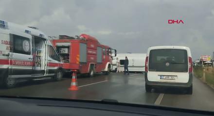 Antalya-Isparta yolunda midib&uuml;s devrildi; yaralılar var