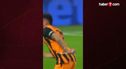 Arda Turan fırtınası Şampiyonlar Ligi'nde de s&uuml;r&uuml;yor! İlk zaferini yaşadı