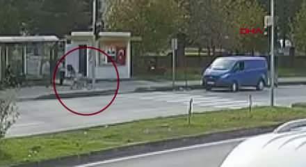 Bartın'da kaza: Yaya ge&ccedil;idindeki bisikletli &ccedil;ocuğa &ccedil;arptı!