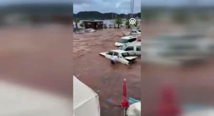 "B&ouml;ylesi g&ouml;r&uuml;lmedi" denildi, Antalya sulara teslim oldu!