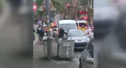 Bursa'da bir kadın tartıştığı kocasının otomobiline &ccedil;eki&ccedil;le zarar verdi