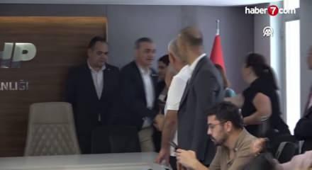 CHP'den &Ouml;zg&uuml;r &Ouml;zel'e Cemil Tugay tepkisi: &Ccedil;ıkıp &ouml;z&uuml;r dileyin!