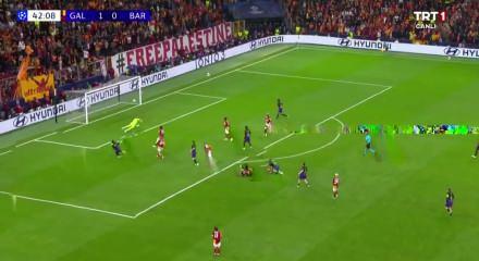 Eski hakemlerden Galatasaray-Barcelona ma&ccedil;ındaki tartışmalı pozisyonlara yorum