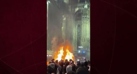 Fransa'da başladı, Avrupa'ya sı&ccedil;radı! İtalya'da Duomo Meydanı savaş alanına d&ouml;nd&uuml;