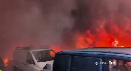 Fransa'da protestolar kontrolden &ccedil;ıktı: D&uuml;kkanlar ve ara&ccedil;lar kundaklandı