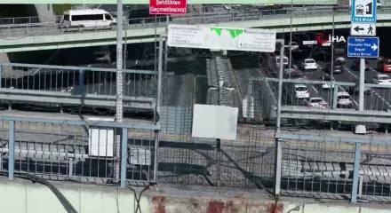 &lsquo;Ge&ccedil;ici&rsquo; denilerek kapatılan metrob&uuml;s &uuml;st ge&ccedil;idi aylardır atıl durumda