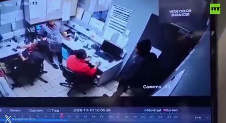 G&uuml;ney Afrika&rsquo;da kanlı infaz: 3 kadın y&ouml;neticinin hayatını kaybettiği cinayet kamerada!