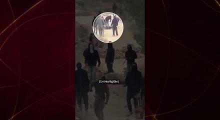İsrailli işgalcilerden Amerikalı gazeteciye saldırı: Yere yatırıp dakikalarca tekmelediler