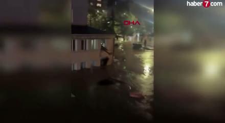 İstanbul felaketi yaşadı! Sel sularında can savaşı: Vatandaşları halatla kurtardılar