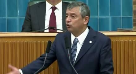 İYİ Parti genel başkanı &Ouml;zg&uuml;r &Ouml;zel'in şirazesi kaydı! Ağza alınmayacak s&ouml;zleri tepki &ccedil;ekti