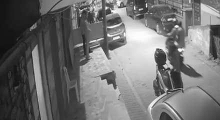 K&uuml;&ccedil;&uuml;k&ccedil;ekmece'de cinayet anı kamerada; 2 ş&uuml;pheli yakalandı