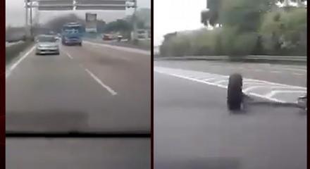 Malezya'da seyir halindeki otomobilin tekerlekleri koptu