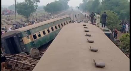 Pakistan'da tren kazası: 6 &ouml;l&uuml;, 30 yaralı