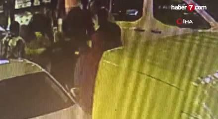 Park halindeki araca &ccedil;arptı, ihbara gelen polise kafa attı: Alkoll&uuml; s&uuml;r&uuml;c&uuml; g&ouml;zaltına alındı