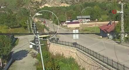 Amasya&rsquo;da minib&uuml;s&uuml;n dereye u&ccedil;tuğu kaza kameraya yansıdı
